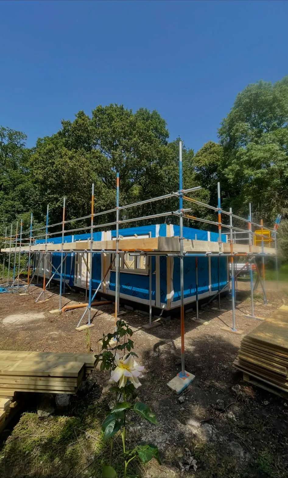 Scaffold around a timber frame new build wrapped in breather membrane